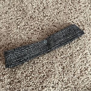 Lululemon black and white flyaway tamer